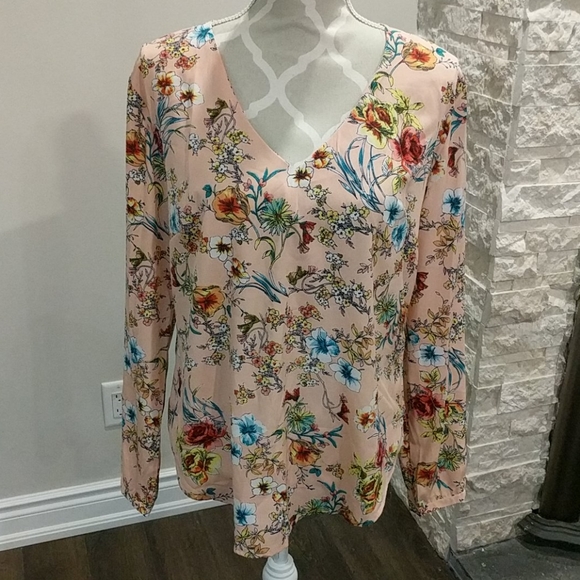 Mercer and Madison v-neck long sleeve blouse - Picture 2 of 5